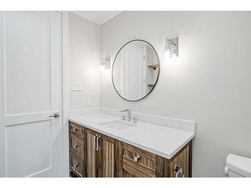 2015 Palisprior Road Sw, Calgary, AB - Indoor Photo Showing Bathroom