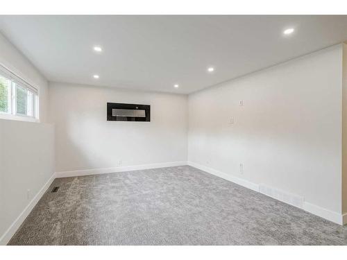 2015 Palisprior Road Sw, Calgary, AB - Indoor Photo Showing Other Room