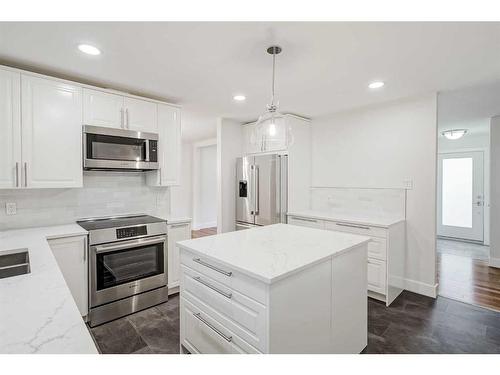 2015 Palisprior Road Sw, Calgary, AB - Indoor Photo Showing Kitchen With Stainless Steel Kitchen With Double Sink With Upgraded Kitchen