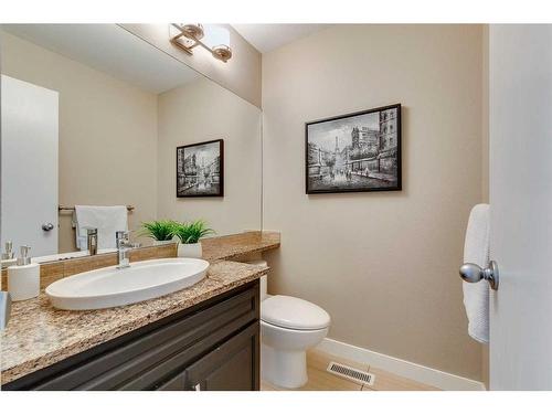 417 Douglas Woods Place Se, Calgary, AB - Indoor Photo Showing Bathroom