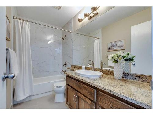 417 Douglas Woods Place Se, Calgary, AB - Indoor Photo Showing Bathroom