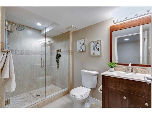 417 Douglas Woods Place Se, Calgary, AB - Indoor Photo Showing Bathroom