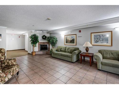 2207-950 Arbour Lake Road Nw, Calgary, AB - Indoor Photo Showing Living Room