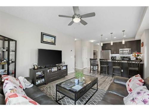 315-10 Mahogany Mews Se, Calgary, AB - Indoor Photo Showing Living Room