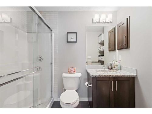 315-10 Mahogany Mews Se, Calgary, AB - Indoor Photo Showing Bathroom