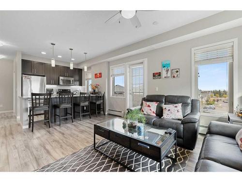 315-10 Mahogany Mews Se, Calgary, AB - Indoor Photo Showing Living Room