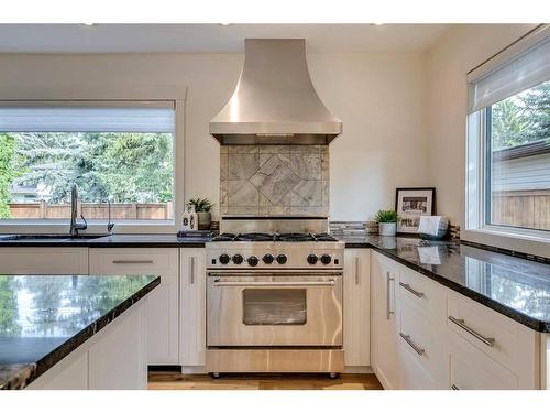 12222 Lake Erie Road Se, Calgary, AB - Indoor Photo Showing Kitchen