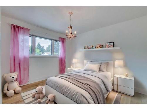 12222 Lake Erie Road Se, Calgary, AB - Indoor Photo Showing Bedroom