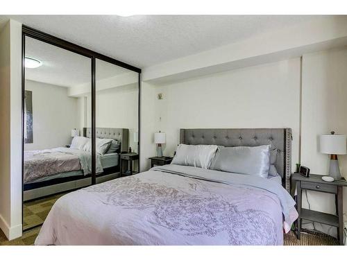 408-812 14 Avenue Sw, Calgary, AB - Indoor Photo Showing Bedroom