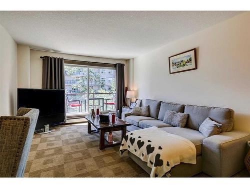 408-812 14 Avenue Sw, Calgary, AB - Indoor Photo Showing Living Room