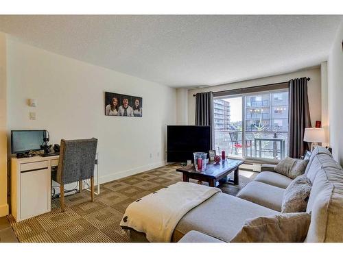 408-812 14 Avenue Sw, Calgary, AB - Indoor Photo Showing Living Room