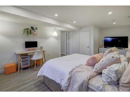 123 Huntchester Crescent Ne, Calgary, AB - Indoor Photo Showing Bedroom