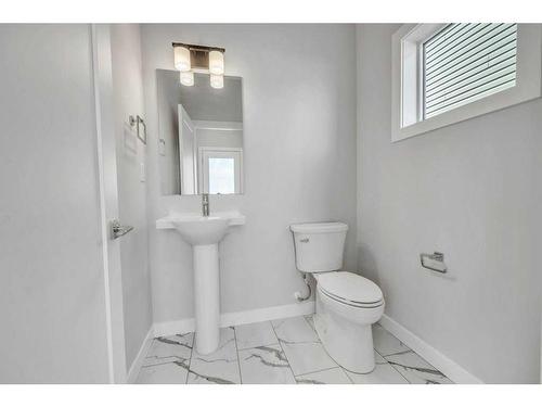 608 Dawson Drive, Chestermere, AB - Indoor Photo Showing Bathroom