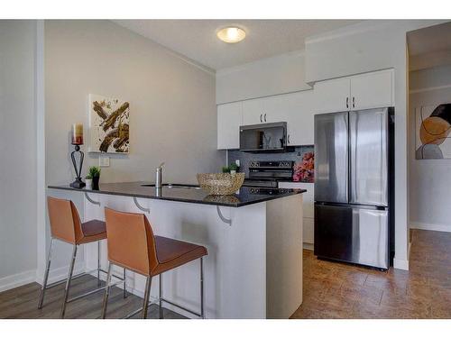 1804-8710 Horton Road Sw, Calgary, AB - Indoor Photo Showing Kitchen