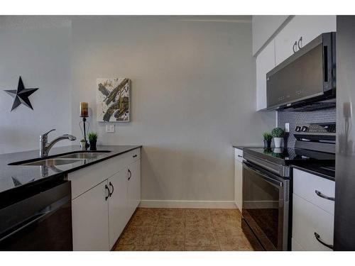 1804-8710 Horton Road Sw, Calgary, AB - Indoor Photo Showing Kitchen With Double Sink