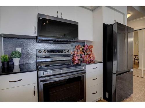 1804-8710 Horton Road Sw, Calgary, AB - Indoor Photo Showing Kitchen