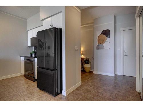 1804-8710 Horton Road Sw, Calgary, AB - Indoor Photo Showing Kitchen