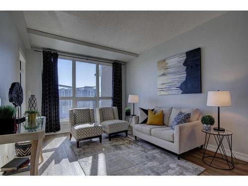 1804-8710 Horton Road Sw, Calgary, AB - Indoor Photo Showing Living Room