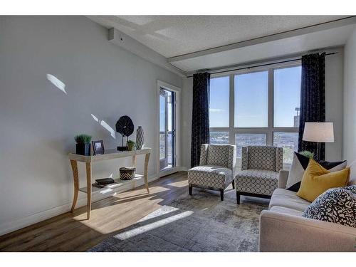 1804-8710 Horton Road Sw, Calgary, AB - Indoor Photo Showing Living Room