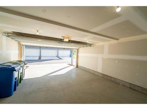 504-857 Belmont Drive Sw, Calgary, AB - Indoor Photo Showing Garage