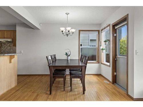 426 Tuscany Ridge Heights Nw, Calgary, AB - Indoor Photo Showing Dining Room