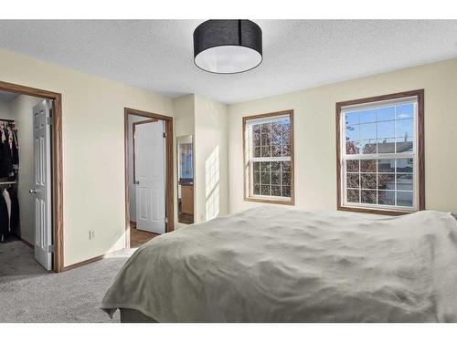 426 Tuscany Ridge Heights Nw, Calgary, AB - Indoor Photo Showing Bedroom