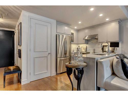 606-817 15 Avenue Sw, Calgary, AB - Indoor Photo Showing Kitchen With Double Sink