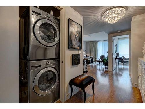 606-817 15 Avenue Sw, Calgary, AB - Indoor Photo Showing Laundry Room