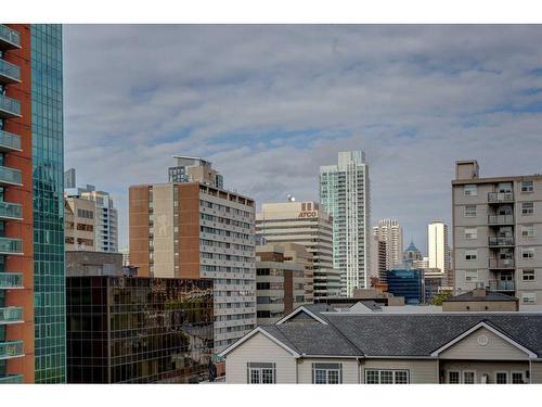 606-817 15 Avenue Sw, Calgary, AB - Outdoor With Facade