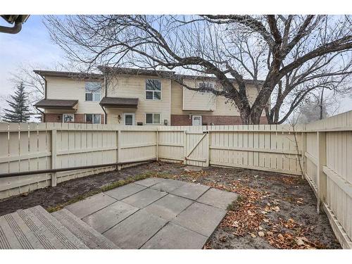 75-32 Whitnel Court Ne, Calgary, AB - Outdoor