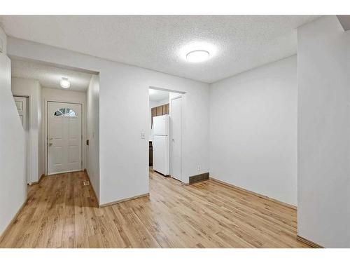 75-32 Whitnel Court Ne, Calgary, AB - Indoor Photo Showing Other Room