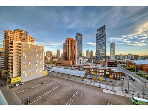 906-1121 6 Avenue Sw, Calgary, AB - Outdoor With View