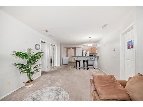 906-1121 6 Avenue Sw, Calgary, AB - Indoor Photo Showing Living Room