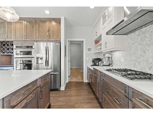 357 Bayside Crescent Sw, Airdrie, AB - Indoor Photo Showing Kitchen With Upgraded Kitchen