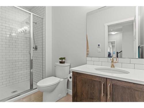 357 Bayside Crescent Sw, Airdrie, AB - Indoor Photo Showing Bathroom