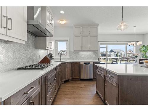 357 Bayside Crescent Sw, Airdrie, AB - Indoor Photo Showing Kitchen With Upgraded Kitchen