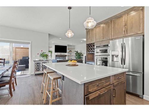 357 Bayside Crescent Sw, Airdrie, AB - Indoor Photo Showing Kitchen With Upgraded Kitchen