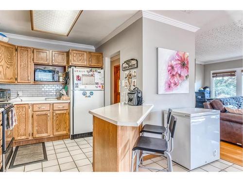 26 Butte Place Nw, Calgary, AB - Indoor Photo Showing Kitchen