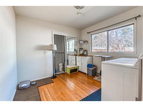 26 Butte Place Nw, Calgary, AB - Indoor Photo Showing Laundry Room