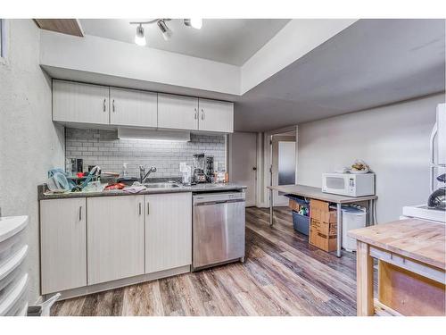 26 Butte Place Nw, Calgary, AB - Indoor Photo Showing Kitchen