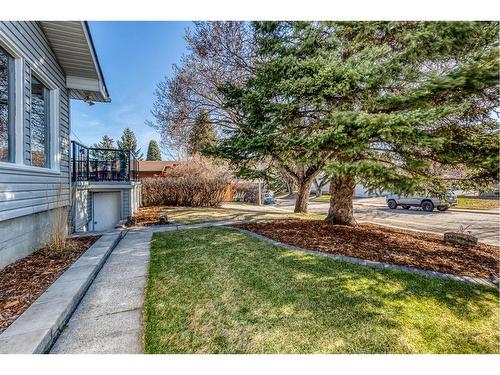 26 Butte Place Nw, Calgary, AB - Outdoor