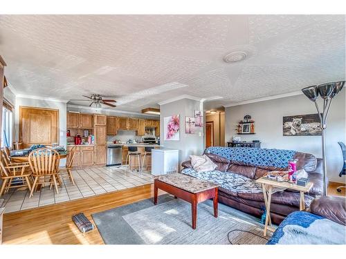 26 Butte Place Nw, Calgary, AB - Indoor Photo Showing Living Room