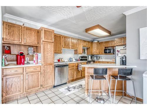 26 Butte Place Nw, Calgary, AB - Indoor Photo Showing Kitchen