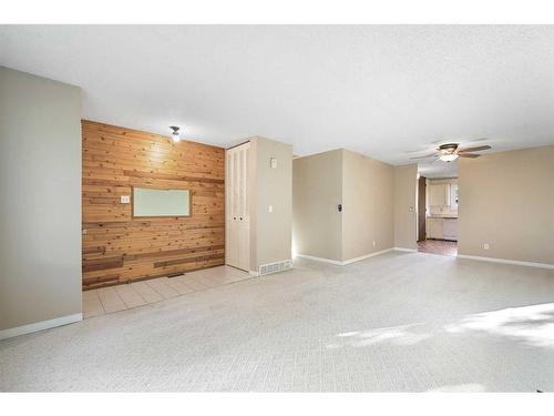 163 Woodglen Close Sw, Calgary, AB - Indoor Photo Showing Other Room