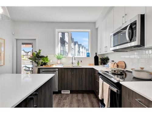 71 Evanscrest Common Nw, Calgary, AB - Indoor Photo Showing Kitchen With Upgraded Kitchen