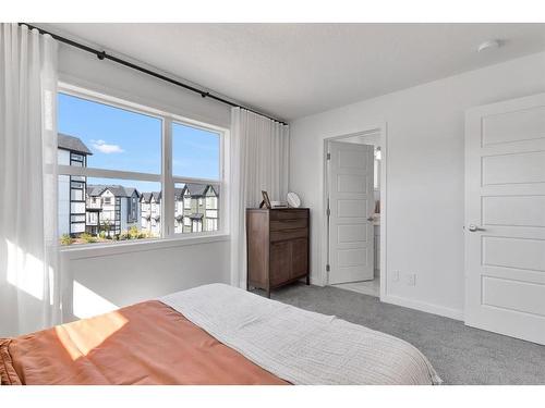 71 Evanscrest Common Nw, Calgary, AB - Indoor Photo Showing Bedroom