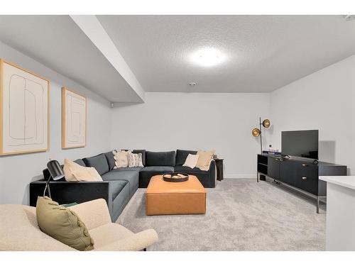 71 Evanscrest Common Nw, Calgary, AB - Indoor Photo Showing Living Room