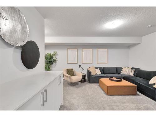 71 Evanscrest Common Nw, Calgary, AB - Indoor Photo Showing Living Room