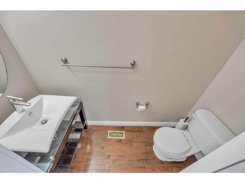 140 Saddlebrook Circle Ne, Calgary, AB - Indoor Photo Showing Bathroom