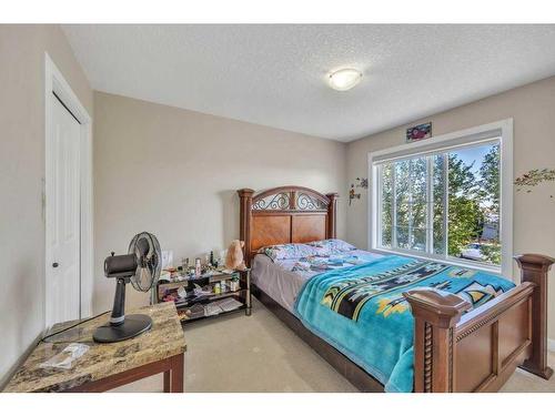 140 Saddlebrook Circle Ne, Calgary, AB - Indoor Photo Showing Bedroom